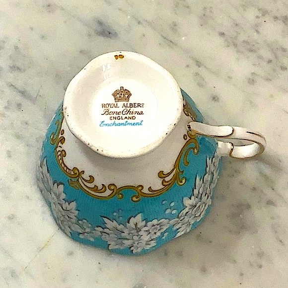 ROYAL ALBERT ENCHANTMENT FOOTED DEM CUP & SAUCER SET VINTAGE MADE ENGLAND BONE - Picture 12 of 16